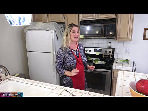 ❤️ Ibu tiri memerah susunya di dapur sebelum tarikhnya Lucah di lucah ms.image-kassir.ru