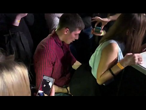 ❤️ Seks sebenar di kelab malam Rusia. Gadis Rusia berusia 18 tahun di dubur dan faraj disetubuhi di kelab malam Lucah di lucah ms.image-kassir.ru